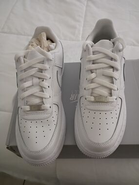 White Nike Air Force 1 Brand New With Box Size 6 (Big Boy)